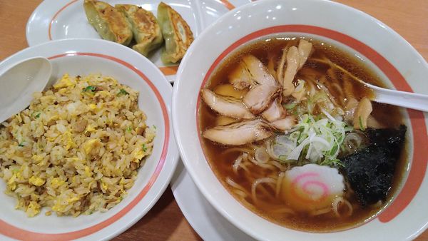 「中華そば、半チャーハンセット」@幸楽苑 調布深大寺店の写真