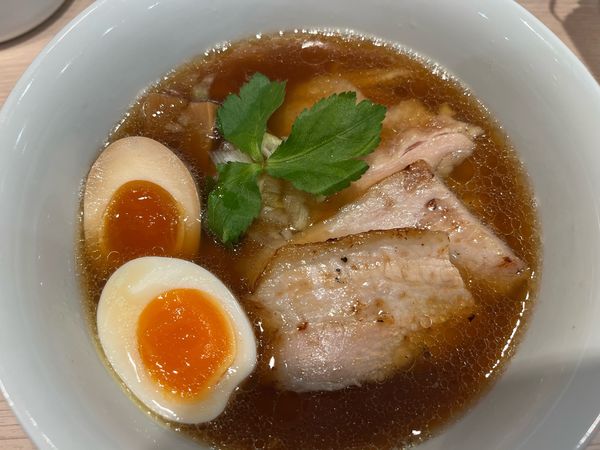 「特製しょうゆらーめん」@らーめん藁の写真