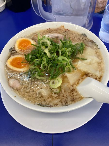 「ワンタンメン+味玉」@来来亭 松山大前店の写真