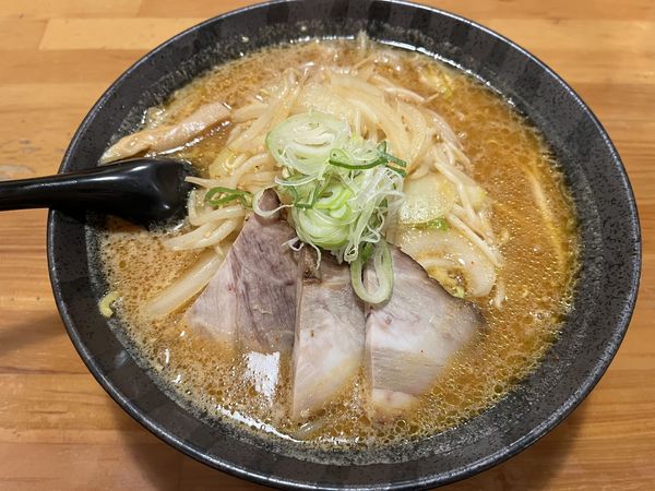 「味噌ラーメン（大盛）」@ラーメンさんぱち 滝川店の写真