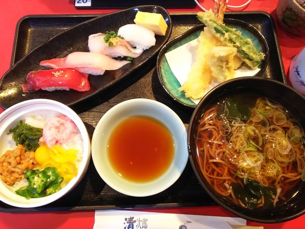 「ばくだん丼・天ぷらセット 1580→1100円」@回転鮨 清次郎 弘前店の写真