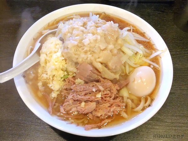 「ラーメン特大（＋とろけるチーズ＋味玉）」@麺とび六方の写真