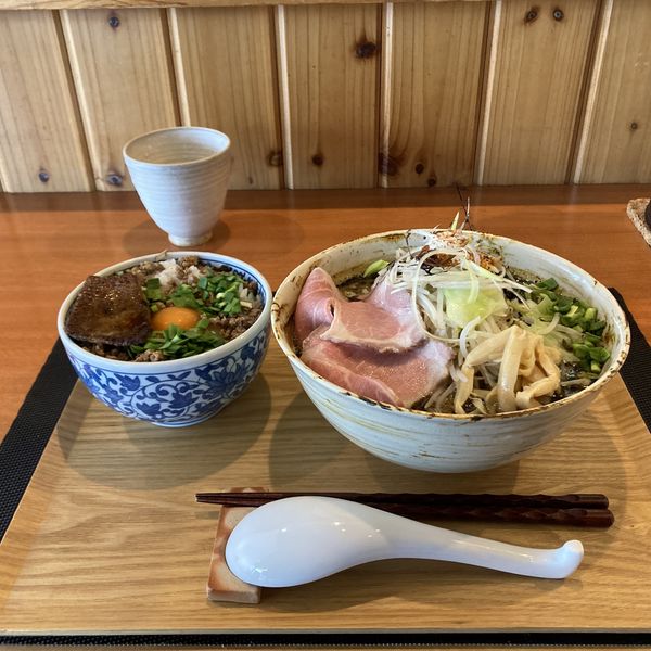 「【限定】ブラック台湾味噌ラーメン~台湾丼セット~」@麺屋 轍 豊川店の写真