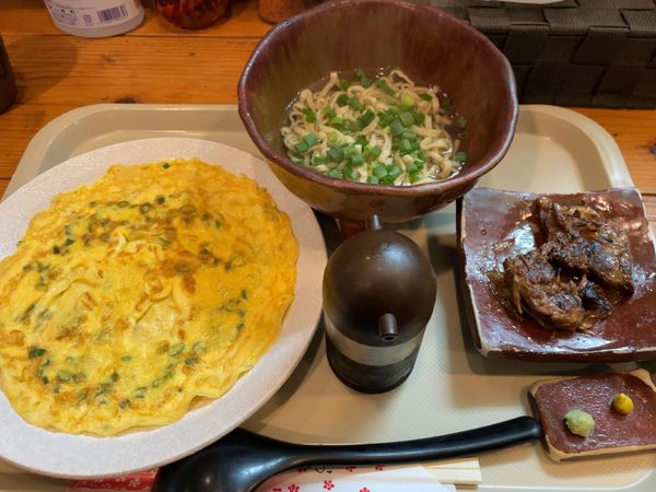 「あぶりソーキそば小ネギ玉子焼き」@いしぐふー 港町店の写真