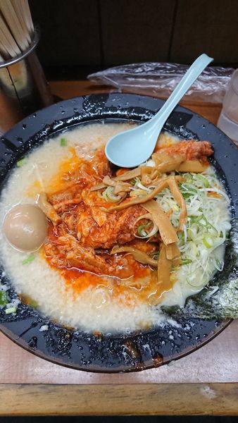 「ホルモンメン+ホルモン単品」@屋台ラーメンとんこつ貴生 稔台店の写真