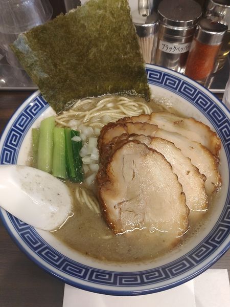 「特製煮干中華そば 替え玉 牛丼」@錦糸町中華そば さん式の写真