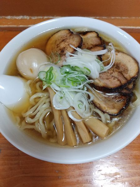 「チャーシューメン(トッピング:味玉)」@手打ちらーめん かえでの写真