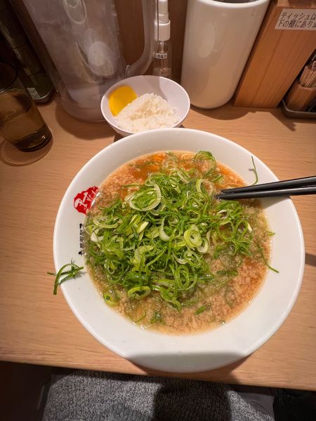 「ネギ多めラーメン　950円」@京都銀閣寺 ますたにラーメン 室町店の写真