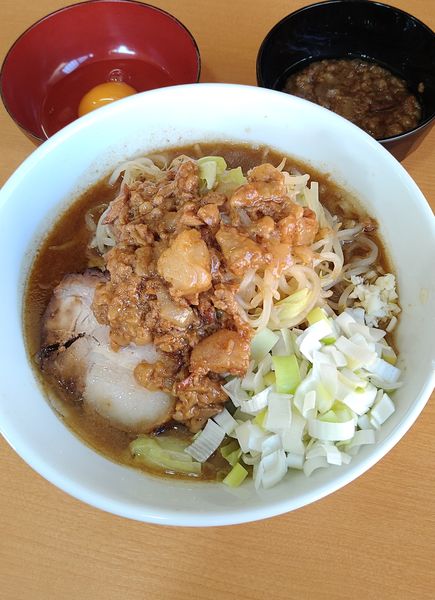 「らーめん小+刻みネギ、極旨アブラ、生卵」@たかふじの写真