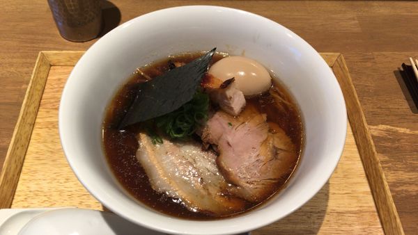 「味玉らぁ麺醤油1300円」@らぁ麺や 嶋の写真