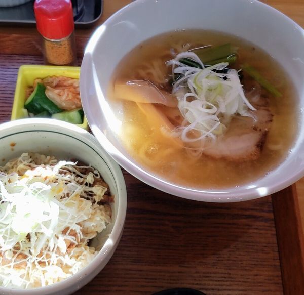 「白醤油らーめん￥0（通常￥650）＋チャーシュー丼￥350」@らーめん はなはなの写真