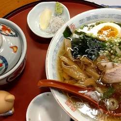 本マグロ丼ハーフ＋らーめん(生姜香る自家製醤油らーめん)