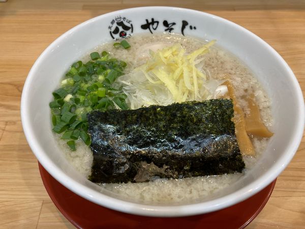 「背脂らぁ麺味玉」@支那そば やそじの写真