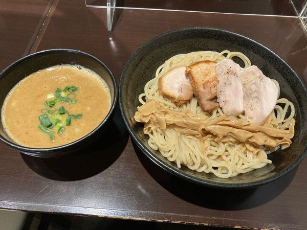 「濃厚つけ麺・ミックスチャーシュー」@中華そば 輝羅の写真