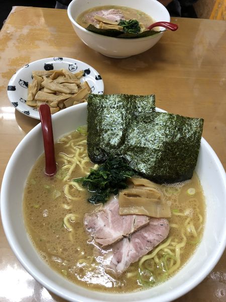 「ラーメン(大盛り)」@横浜ラーメン あばん 上尾西口駅前店の写真