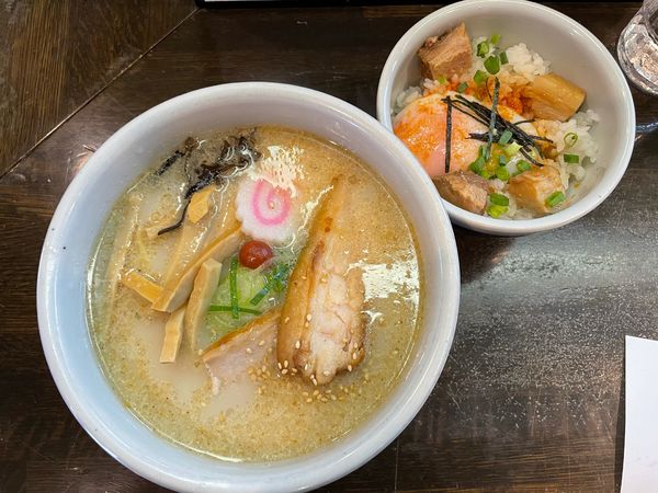 「半玉チャーシューご飯定食（しおらーめん）」@らーめん 山頭火 渋谷店の写真