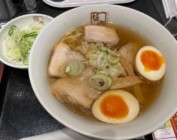 「味玉ラーメンネギトッピ」@喜多方ラーメン 坂内 調布店の写真
