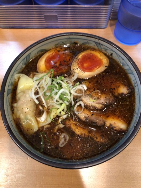 「醤油ラーメン」@焦がしネギらーめん 葱次郎 大宮東口店の写真