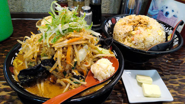 「限定/冬のスタミナタンメン+ガーリックチャーハン+バター　他」@北のらーめん 美空の写真