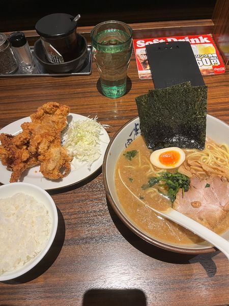 「ラーメン硬め濃いめ、唐揚げセット」@横濱家 師岡店の写真