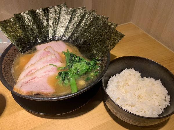 「チャーシューメン＋のり＋半ライス」@麺家 燻の写真
