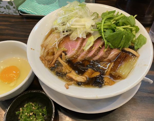 「[限定]鴨と芹ときのこのらーめん(醤油で)¥2000他」@稲荷屋の写真