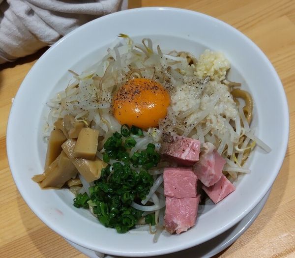 「汁なし豚めん880円」@らぁ麺すみ田 山形大野目店の写真