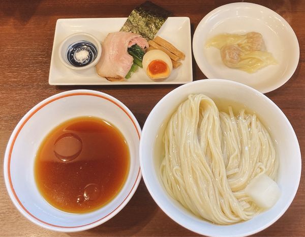 「【夏季限定】冷やしつけめん＋ワンタン」@とものもとの写真