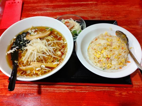 「Aランチ①(醤油ラーメンと半チャーハンのセット)780円」@中国本場的料理 華龍飯店 高崎モントレー店の写真