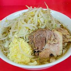 小ラーメン　麺少なめ　にんにく