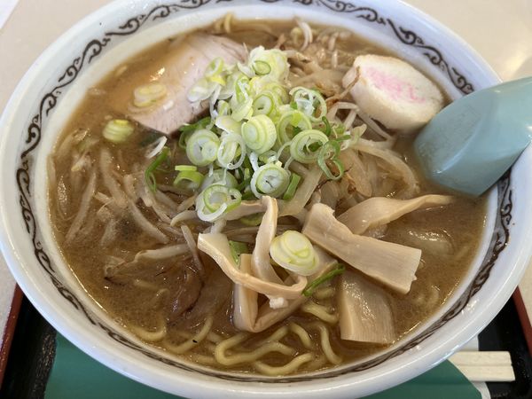 「味噌ラーメン（大盛り）」@ファミリーレストラン 兎々路の写真