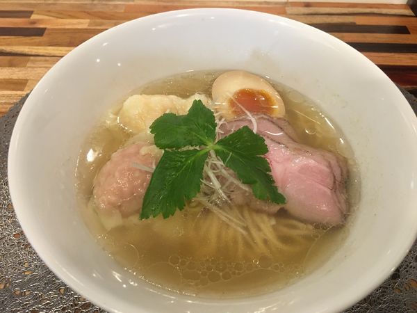 「肉1海老1ワンタンラァ麺 しお山椒」@麺屋おやゆびの写真