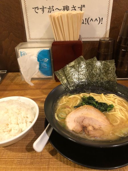 「家系醤油ラーメン　780円」@麺家 徳 アトレ川崎店の写真