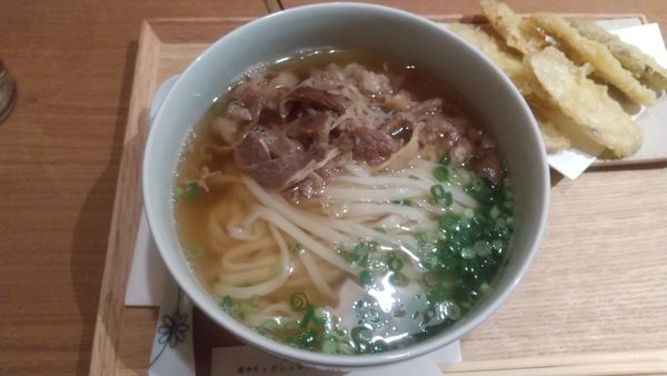 「肉ごぼう天うどん1000円」@だし焼肉 はし田の写真