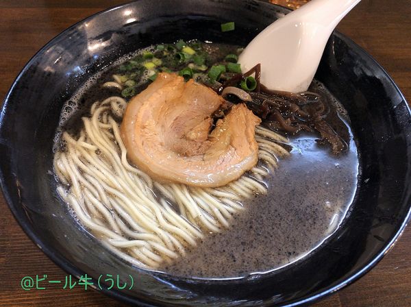 「ラーメン黒(750円)、替玉(150円)バリカタ」@TONKOTSU MANIの写真