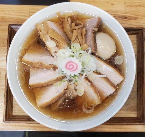 「手揉みしょうゆ中華そば(チャーシュー麺)」@自家製中華そば 麺の虜の写真