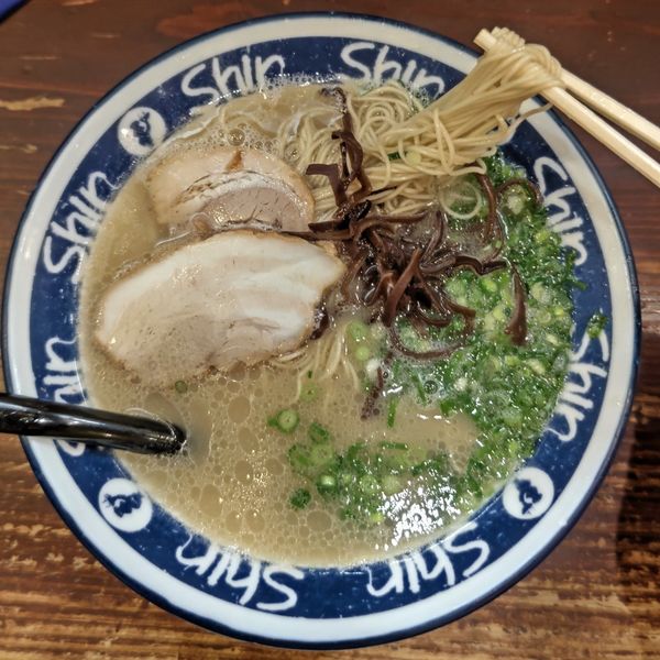 「博多ShinShinらーめん(760円)」@博多らーめん ShinShin KITTE博多店の写真