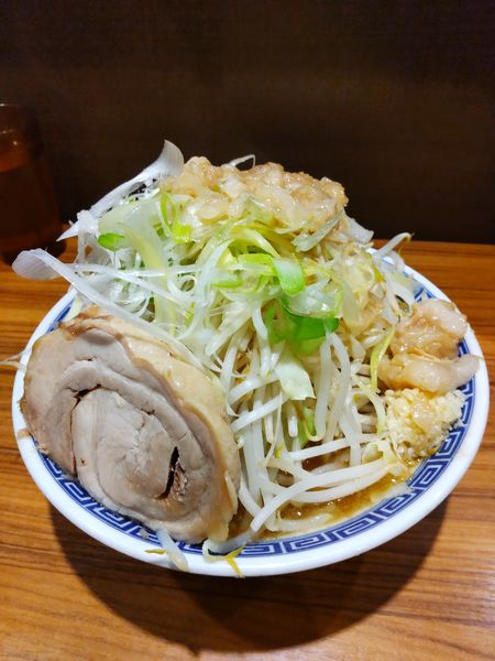 「ラーメン、ヤサイちょい増し＋味ネギ」@びんびん豚の写真
