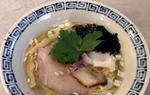 「鶏と貝出汁の中華そば（塩）900円」@八二軒の写真