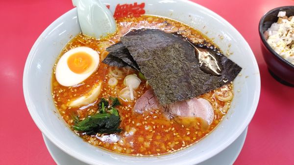 「辛味噌ラーメン　味玉トッピング」@山岡家 松本店の写真