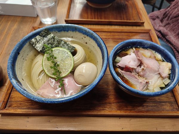 「昆布水つけ麺（醤油・ちょい肉増・大盛）」@YOKOKURA STOREHOUSEの写真