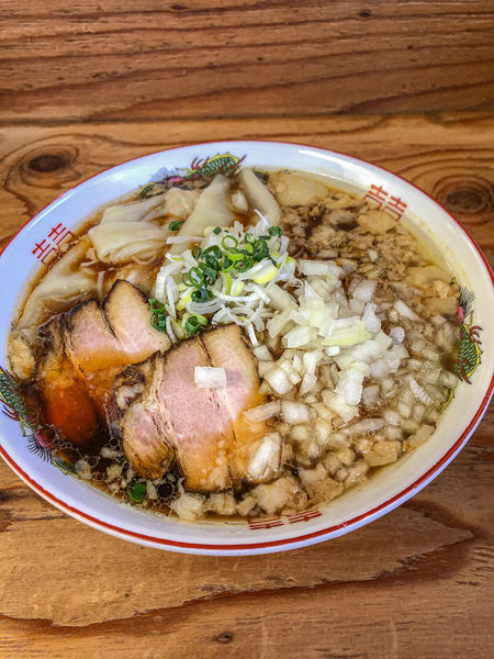 「手もみ醤油+ワンタン+タマネギ+生姜」@湘南の手前の写真