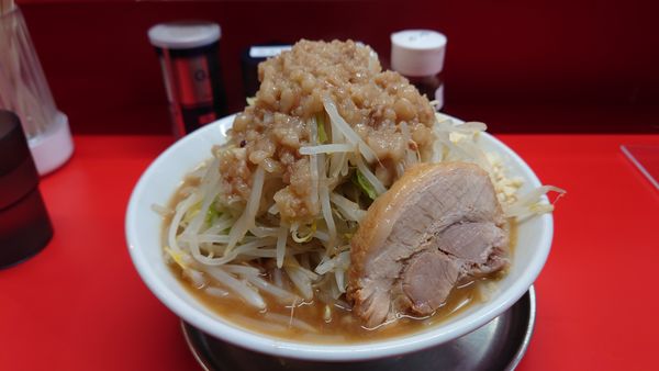 「ミニラーメン　ヤサイマシニンニクアブラスコシマシ」@ハナイロモ麺 吉祥寺本店の写真