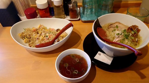 「塩＆チャーハン」@麺屋 燕 静岡インター店の写真