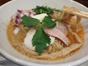 「限定・鮭白湯らぁ麺バター風味(900)」@らぁ麺しろの写真