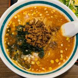 ランチCセット(坦々麺、半チャーハンセット、ザーサイ、サラダ付)