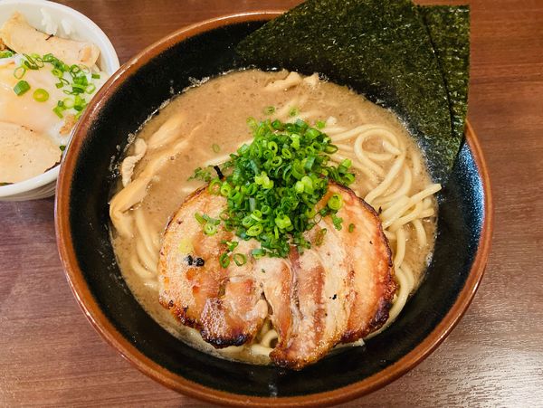 「【限定】燻製こってりらーめん＋親子鶏丼」@麺屋 くまがいの写真