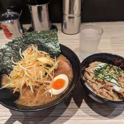 4点盛りラーメン・豚丼