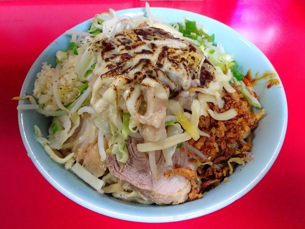 「小ラーメン（830円）＋ねぎ汁なし　ニンニクアブラみそニキ」@ラーメン二郎 中山駅前店の写真