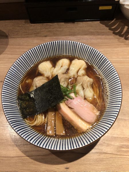 「黒旨特製ワンタン麺」@中華soba いそべの写真